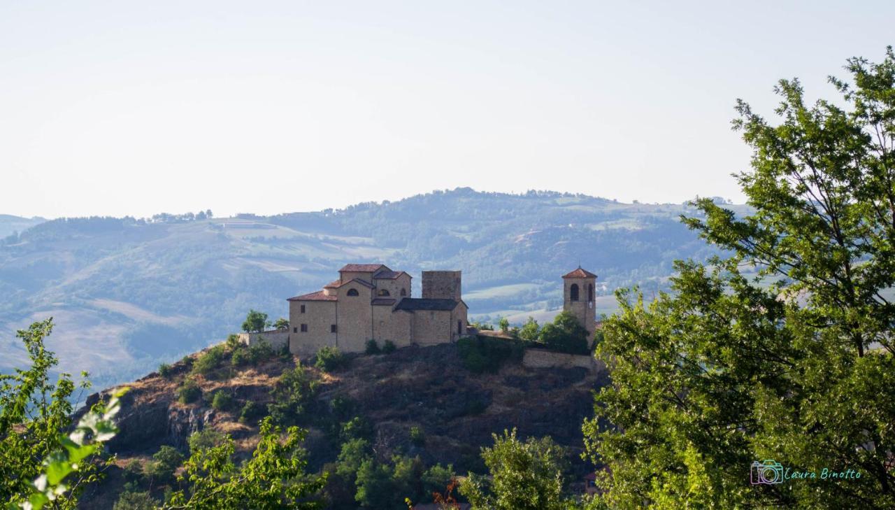 Antiche Vie B&B Serramazzoni Екстериор снимка